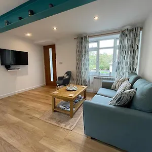 Lovely Ground Floor In Quiet Village Exeter