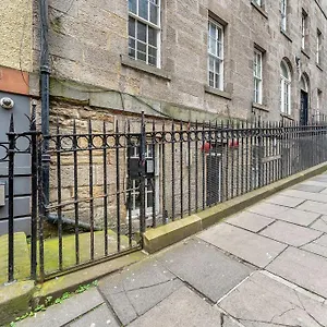 Perfect Location Apartment Edinburgh